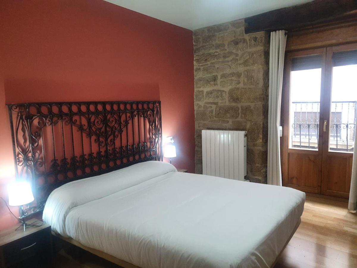Hostal Rural 18 De Abril Olite Exterior photo